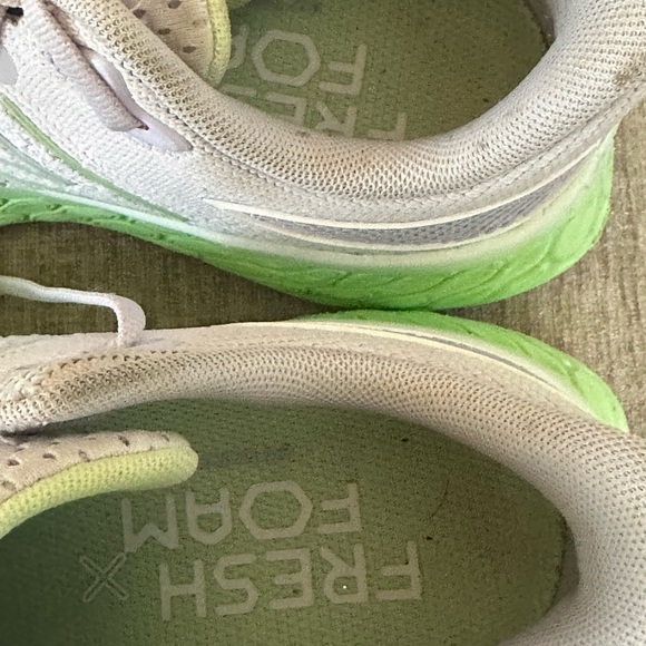 New Balance Running Shoes Fresh Foam 1080, Women Size 9 - Picture 7 of 8